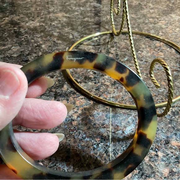 🔥HP🔥Salvatore Ferragamo Vintage Lucite Tortoise Bracelet + Gifts - Picture 6 of 12